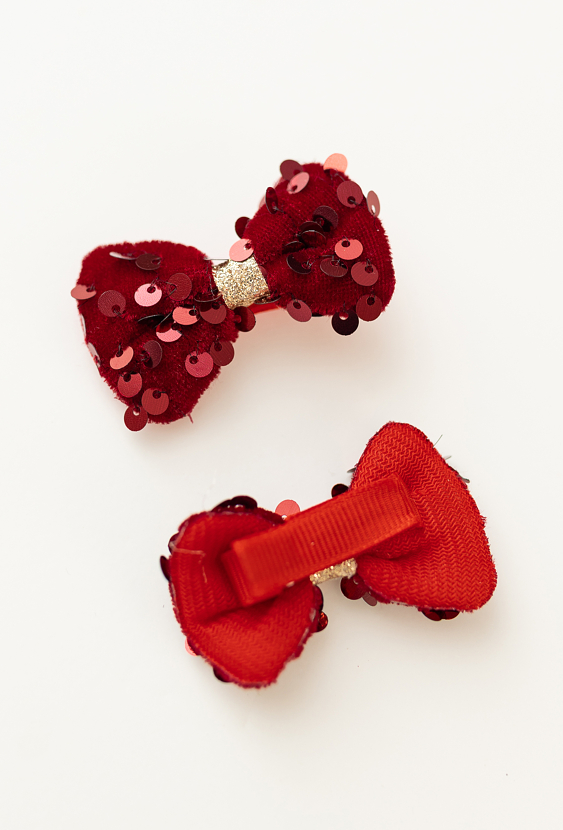 Zestaw spinek – czerwone kokardki z cekinami