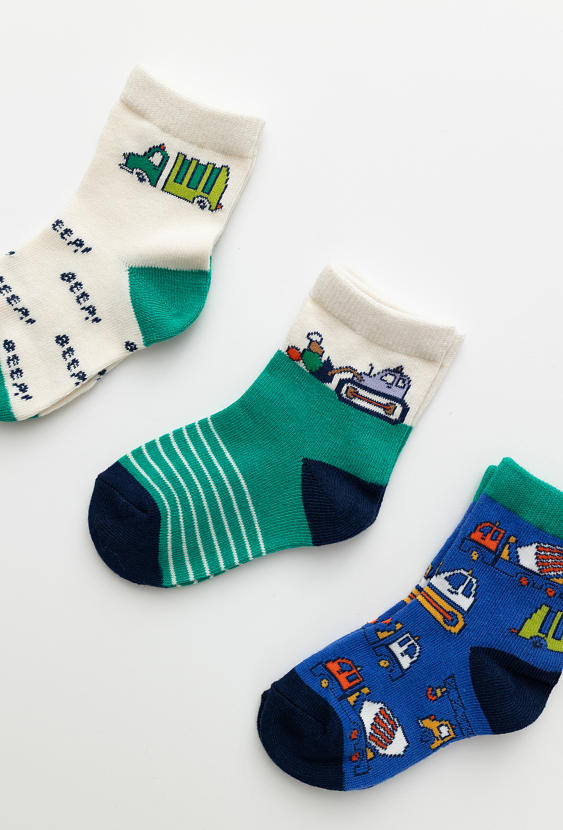 Skarpety chłopięce 3-pak – motyw pojazdów budowlanych.