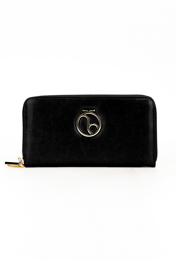 Czarny damski portfel zapinany na suwak.