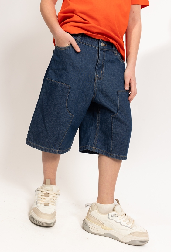 Chłopięce szorty jeansowe z ozdobnymi przeszyciami