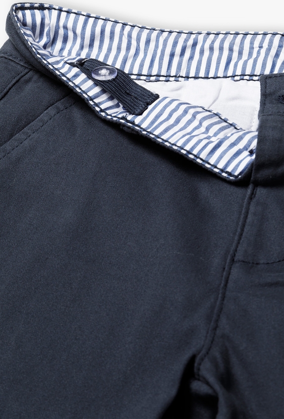 Spodnie chino dla chłopca – klasyczne spodnie