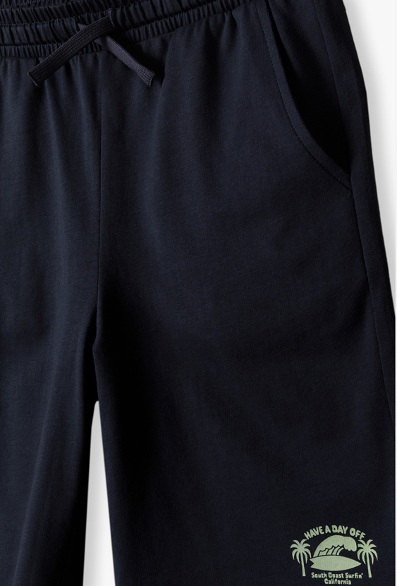 Szorty dresowe dla chłopca 1/2 – „Have a Day Off”