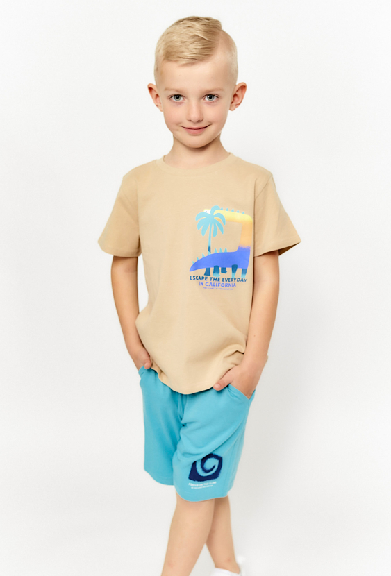 Szorty chłopięce z nadrukiem na nogawce