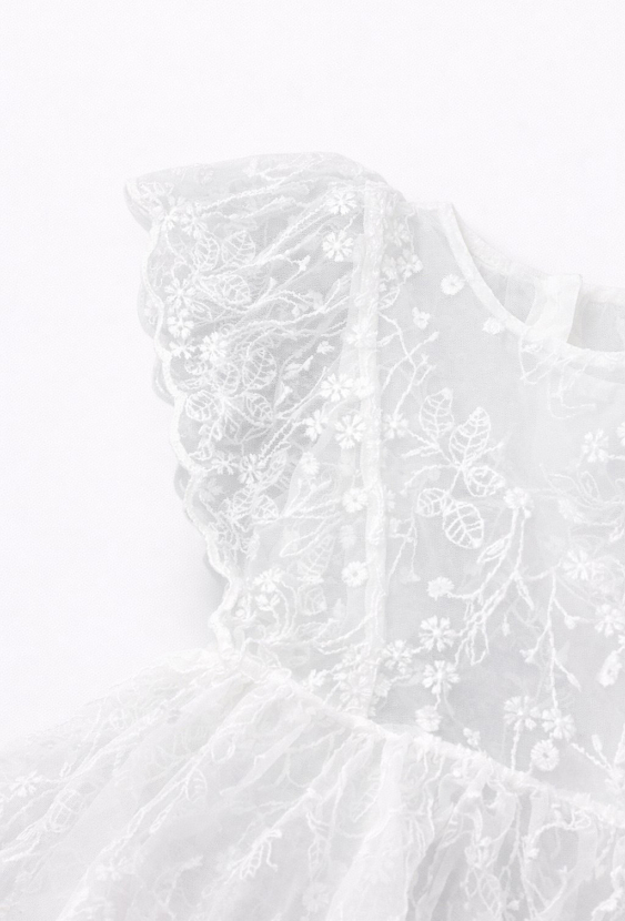 Delikatna sukienka dla dziewczynki