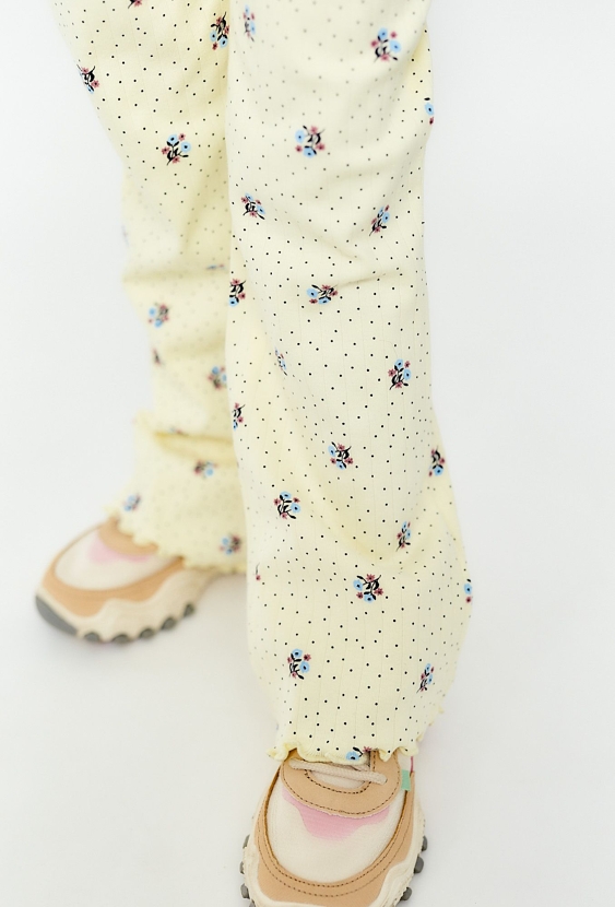 Spodnie w drobne kwiatki