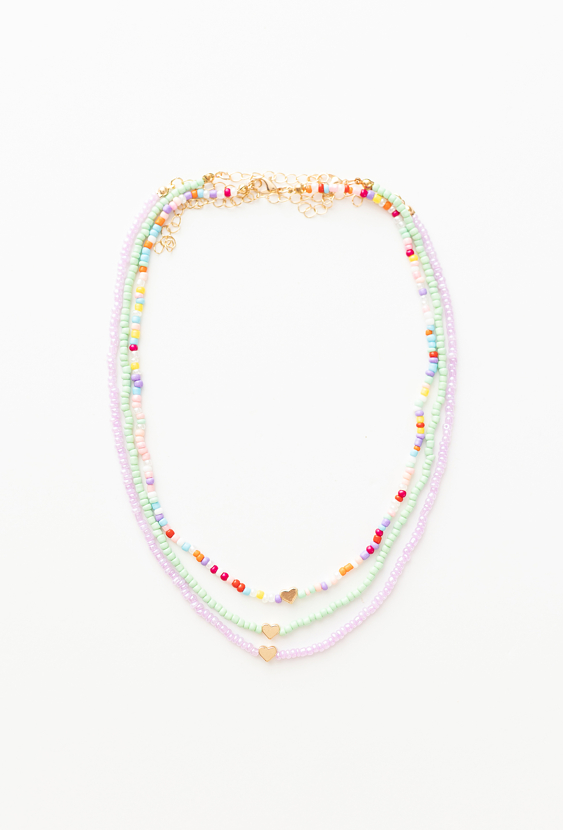 Zestaw biżuterii dla dziewczynki – kolorowe koraliki i serduszka