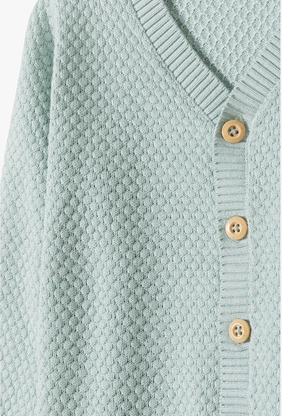 Kardigan niemowlęcy – elegancki sweter chłopięcy na guziki