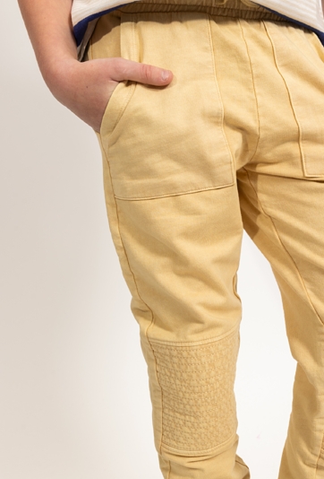 Spodnie dresowe chłopięce z panelami na kolanach