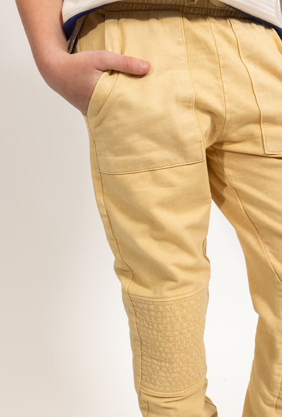 Spodnie dresowe chłopięce z panelami na kolanach