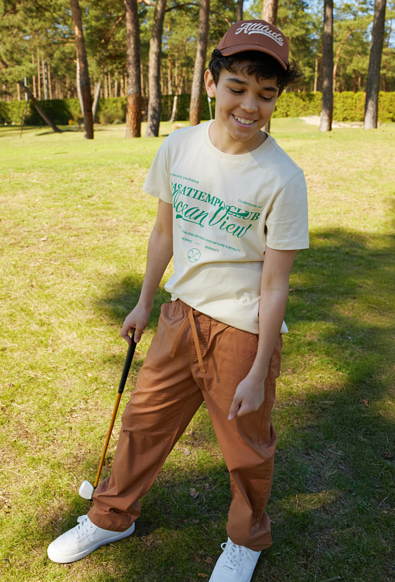 Bawełniany t-shirt chłopięcy - ecru z nadrukiem