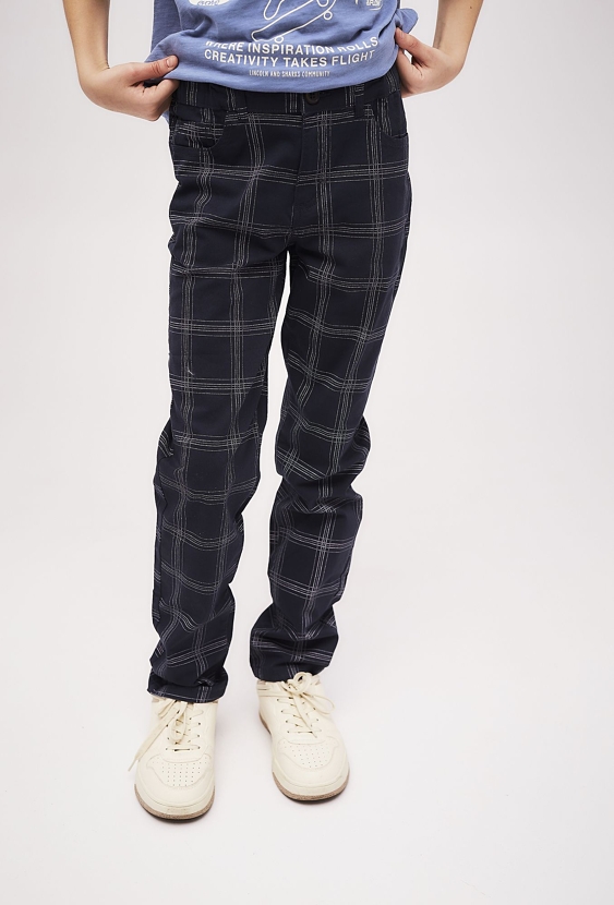 Granatowe spodnie chłopięce w kratę