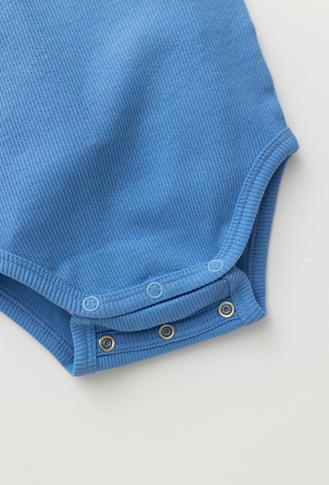 Niebieskie ribowe body niemowlęce chłopięce z długim rękawem