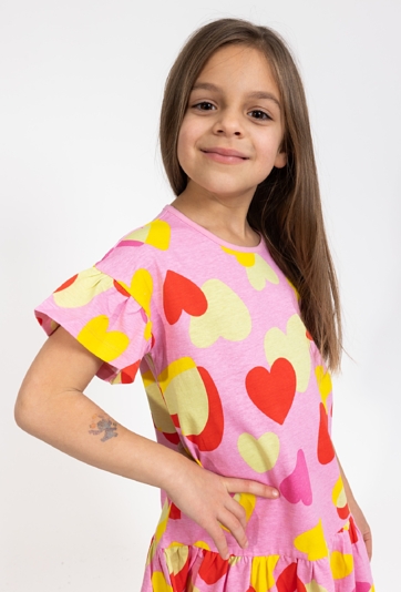 Dziewczęca sukienka w serduszka z opuszczoną falbaną