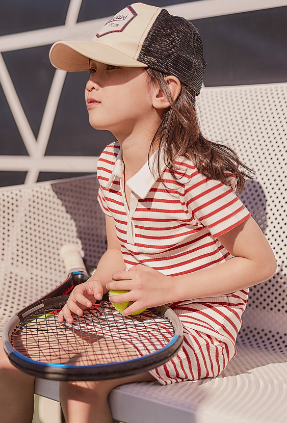 Sukienka z krótkim rękawem w czerwone paski