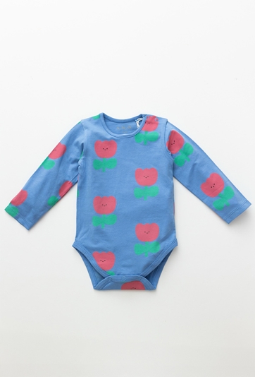 Niebieskie body niemowlęce z nadrukiem all over print w kwiatki