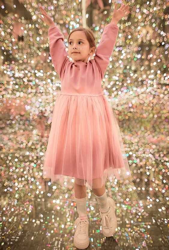 Różowa dresowa sukienka dla dziewczynki - tiulowa falbanka