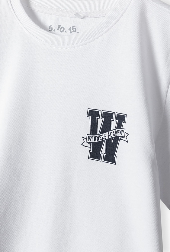 Klasyczny biały t-shirt chłopięcy